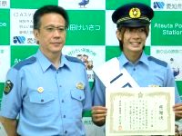 写真：熱田警察署長と記念撮影