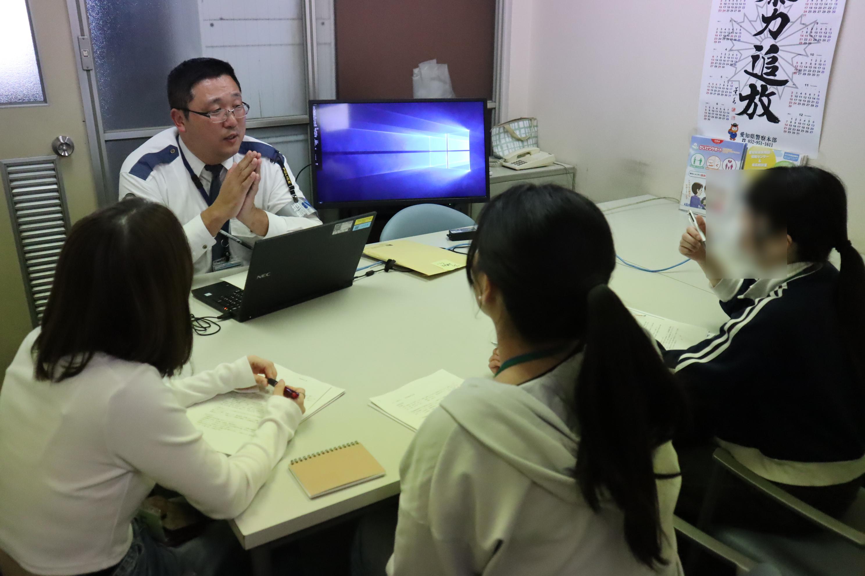 専門学生に教養を実施している状況