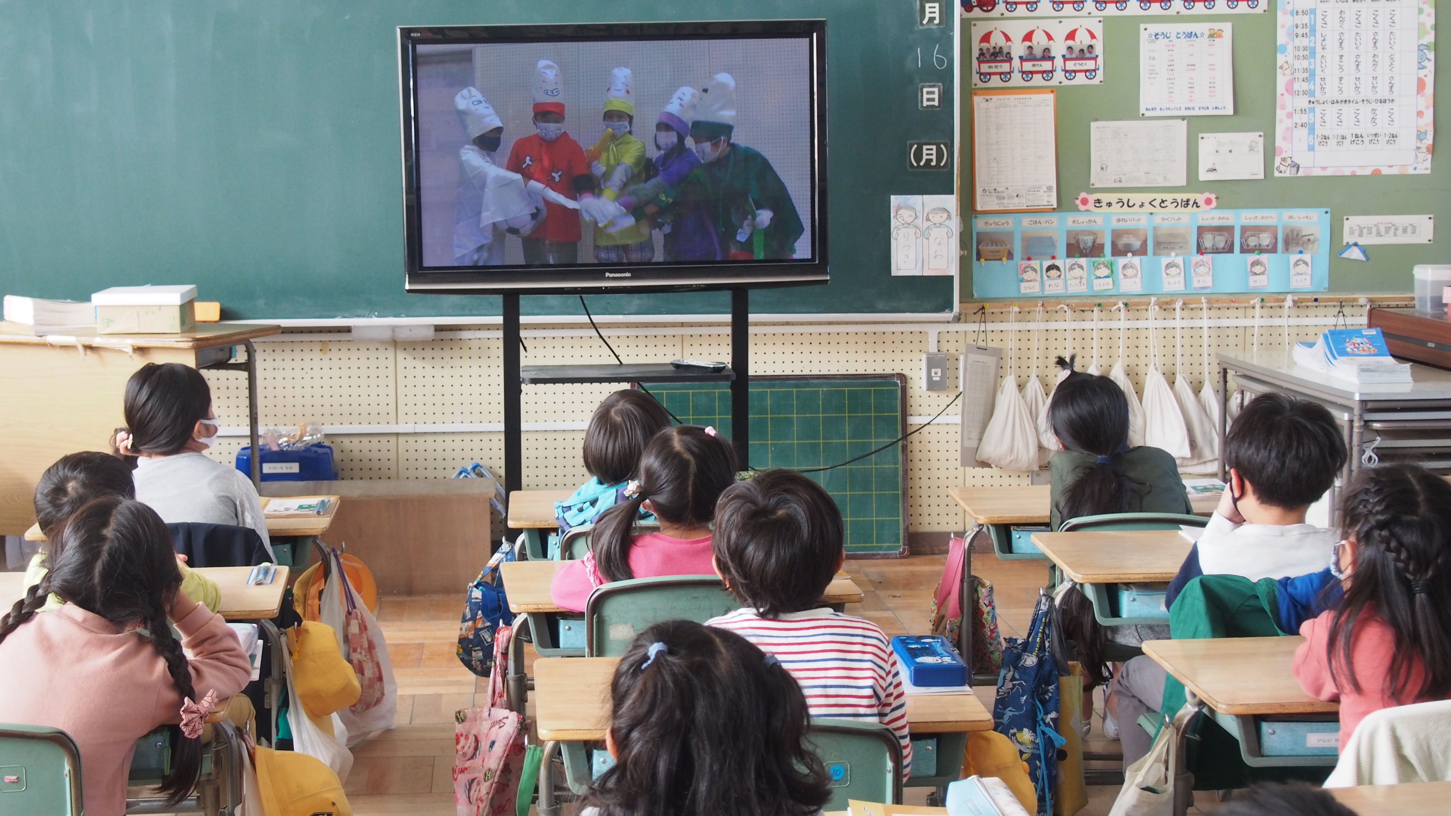 学校での上演の様子