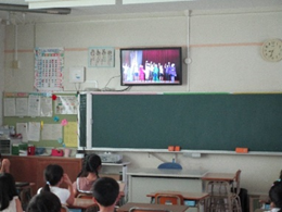 名古屋市立名東小学校の上演様子