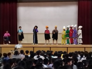 給食委員会による食育劇上演