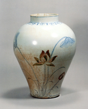 《青花辰砂蓮花文壺》