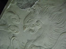 青磁鳳雲文花瓶型(部分)