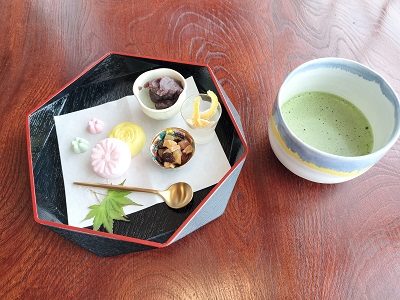 抹茶と季節の菓子プレート