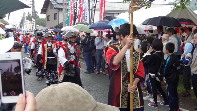 のぼりまつり合戦行列の様子