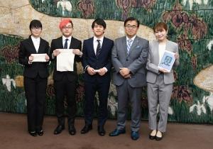 「サウス・バイ・サウスウエスト」の見本市に出展する県内学生チームが知事を表敬訪問しました