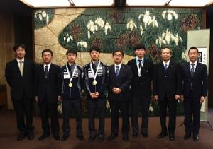 卓球 世界ジュニア選手権大会団体優勝選手 パラバドミントン アジア選手権大会準優勝選手が知事を訪問しました