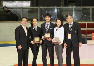 愛知県スポーツ顕彰表彰式で浅田真央選手、鈴木明子選手、木原龍一選手と