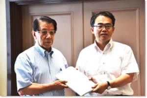 平成23年7月6日　長久手町の市制施行申請が提出されました