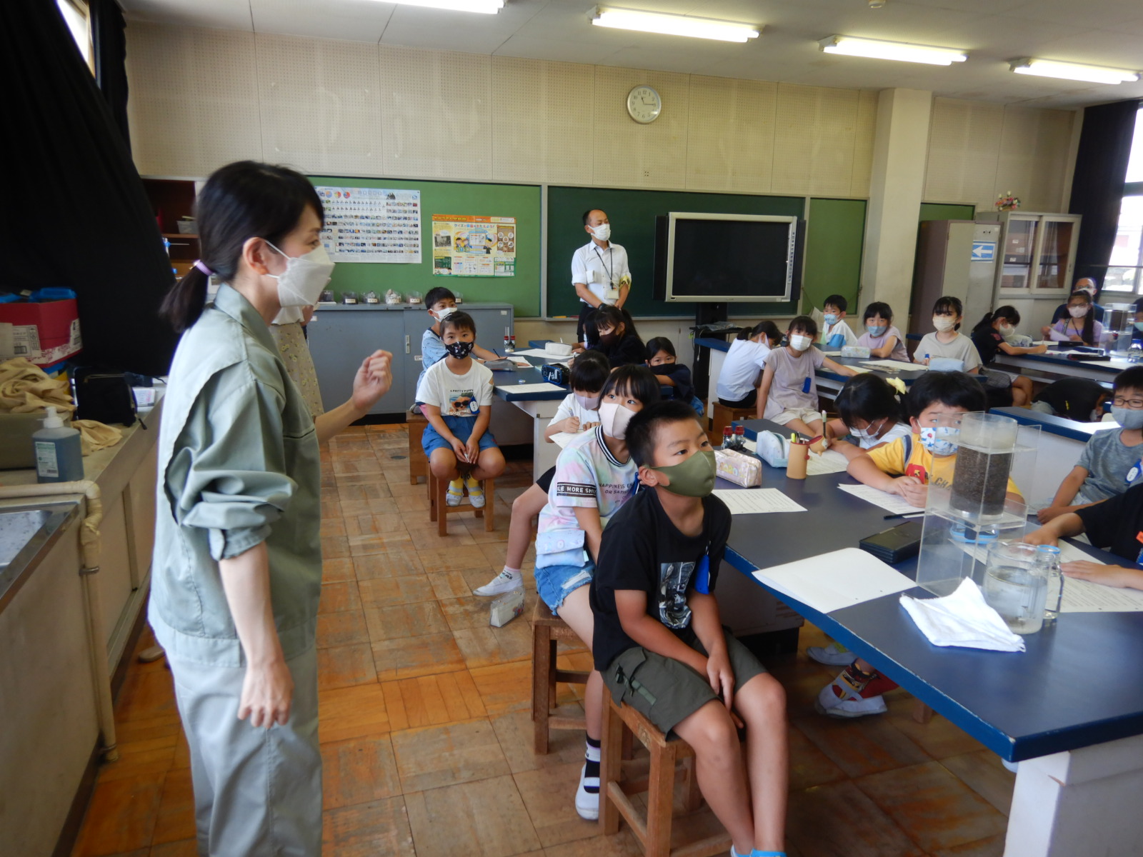 愛知用水水道事務所職員による講義の様子