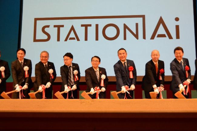 起工式鍬入れ写真（知事アップ）