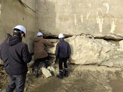 明治用水頭首工下部の明かり調査