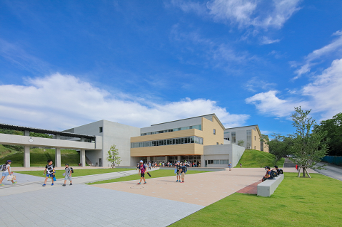 瀬戸市にじの丘学園　外観