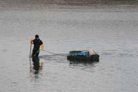 【一色町】アサリを採る漁師3