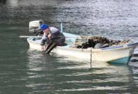 【豊川市】仕掛けを沈める漁師1（御津）