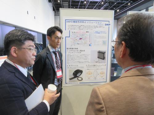 ポスター発表の様子_大日本印刷