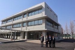 3.22県立半田高等学校附属中学校視察.jpg