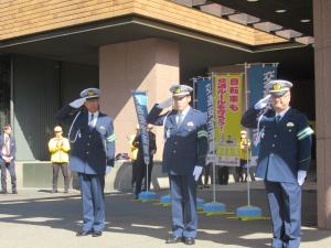県警取締部隊出発