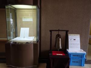 銅鐸の鳴らし方を紹介しています。