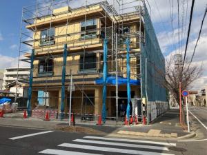 名甲会新クリニック施工中の外観