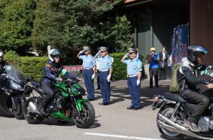 関係団体車両の出発