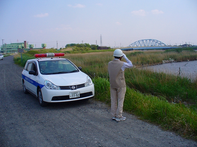河川や海岸の巡回パトロール中