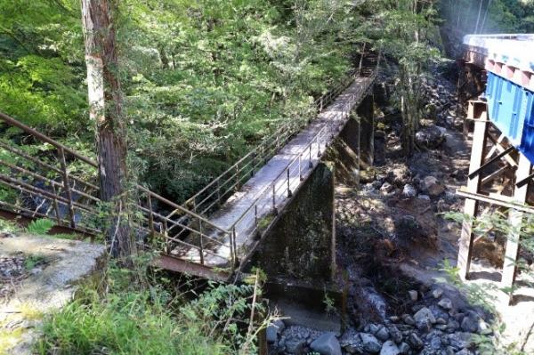 東海自然歩道の橋の様子の拡大