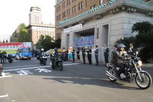 推協関係団体車両出発