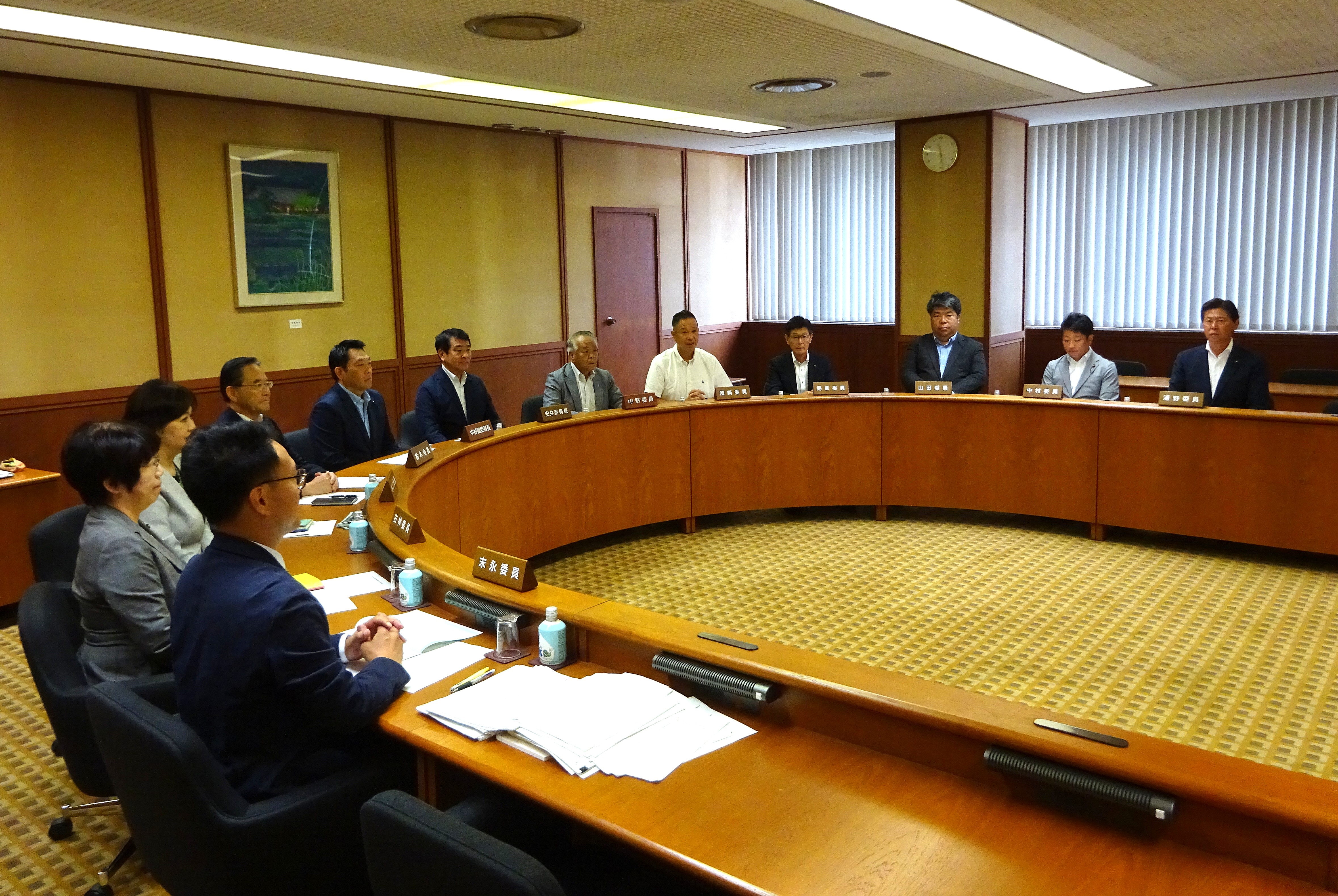 農林水産委員会の審査風景画像