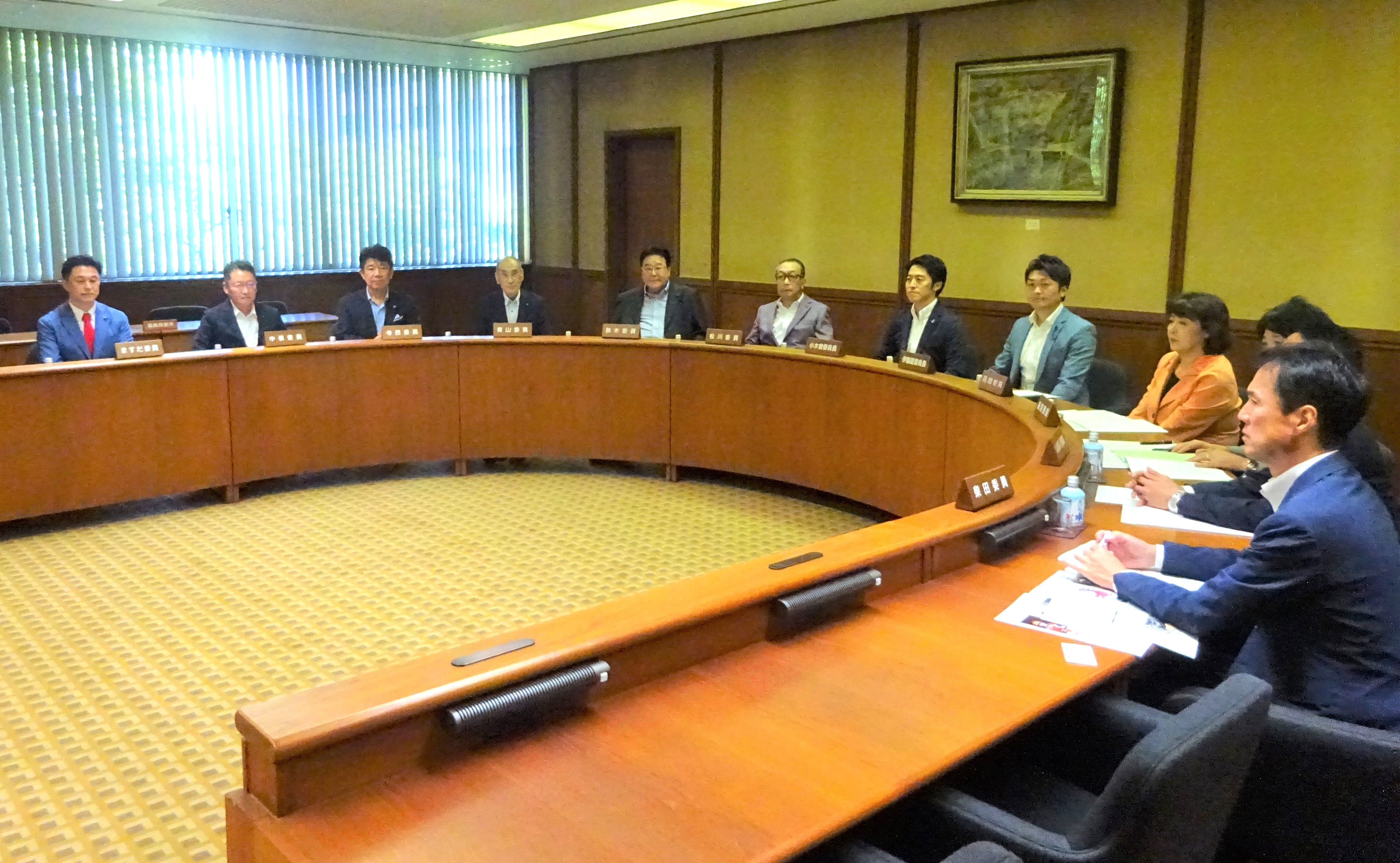 警察委員会の審査風景画像