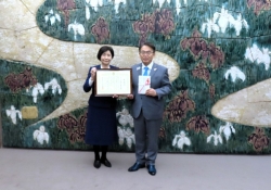 「中日新聞社会事業団」への感謝状贈呈