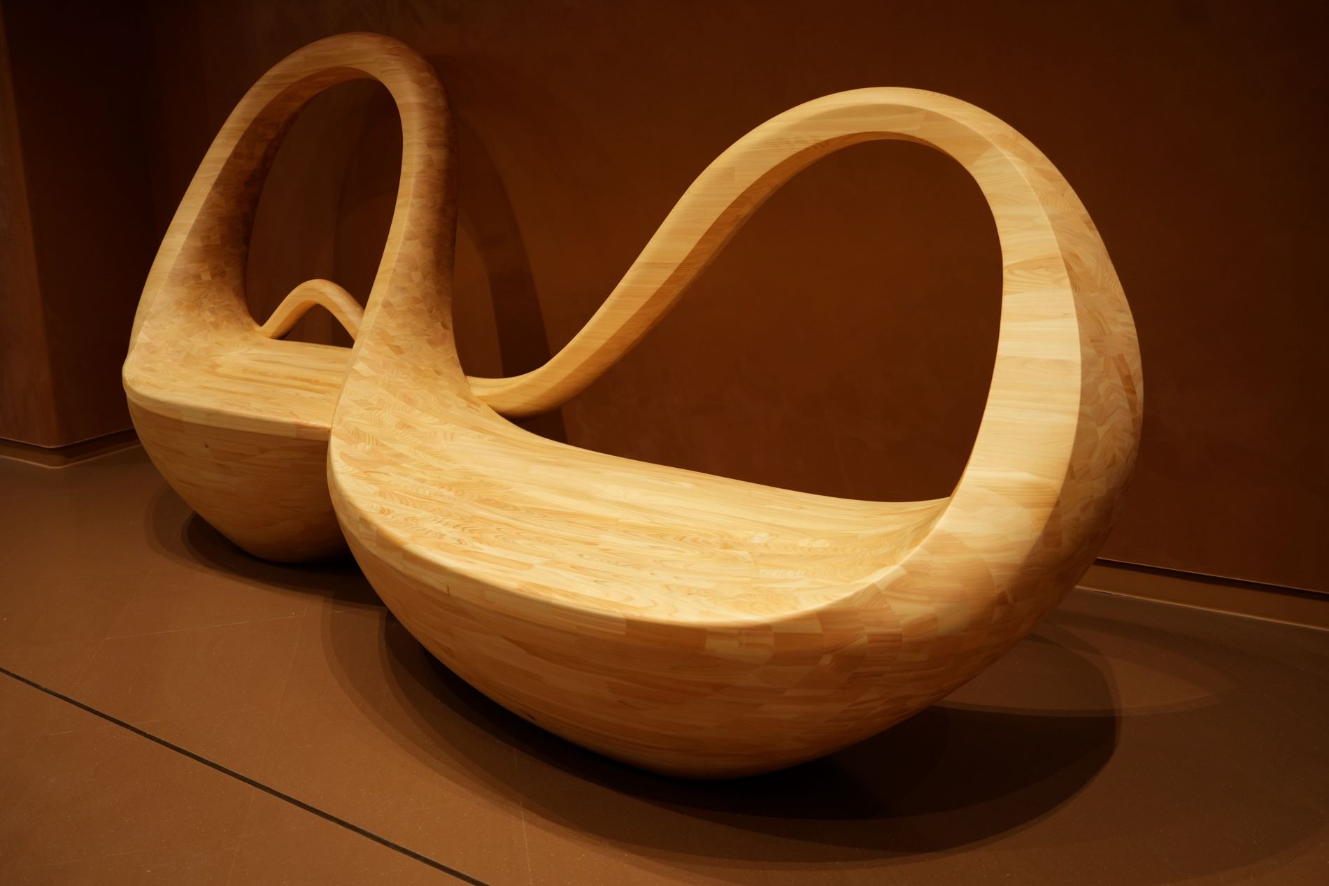 Moment Bench 全体像 松坂屋名古屋店4階に設置