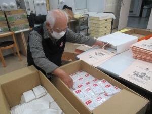 ティッシュ作業