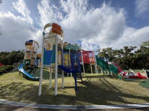 整備中のぼうけん広場の遊具の全景写真