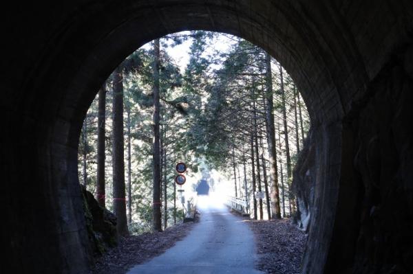トンネルから見た次のトンネル
