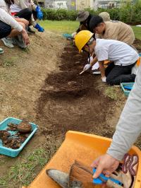 復元周溝墓発掘体験①