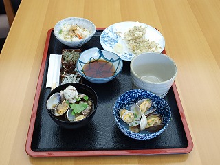 アサリとコウナゴの料理