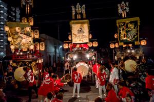 津島石採祭の様子