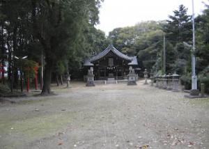 布智神社の深い森