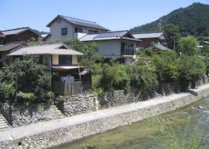 足助川沿いの石垣