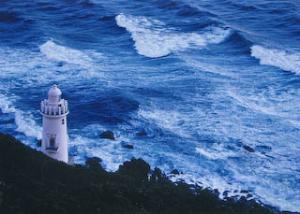 潮騒の伊良湖岬灯台