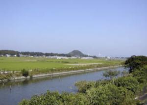 田原の田園風景と笠山、風車の景観