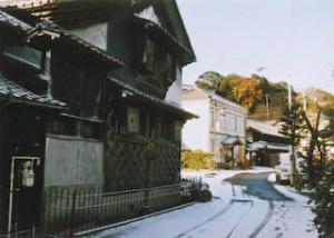 雪の降った古い街並