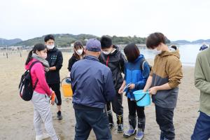 トンボロ干潟(西尾市)での生きもの観察と海岸清掃