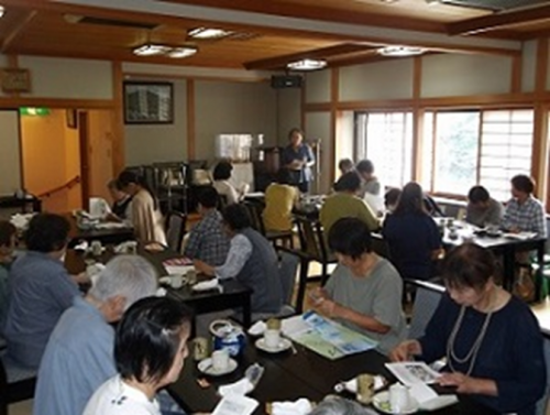 昼食交流会で各地区の取組を紹介