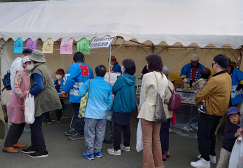 塩焼きそばを待つ行列