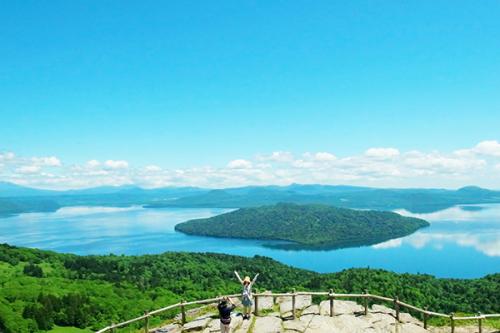 美幌峠から屈斜路湖を望む