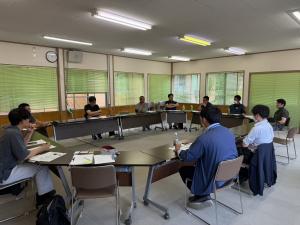 意見交換会で発言する農家